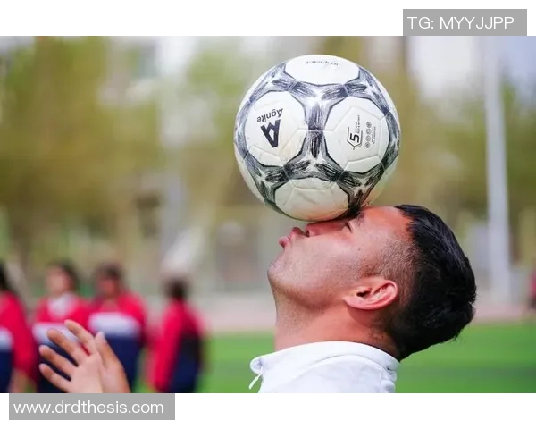 岁月不败英雄 大龄足球巨星依然闪耀绿茵场的传奇之路 岁月不败英雄 大龄足球巨星依然闪耀绿茵场的传奇之路