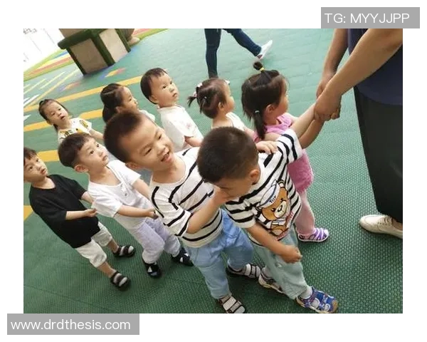 球星子嗣继承父业踢球瞬间展现天赋父爱传承与荣耀接力 球星子嗣继承父业踢球瞬间展现天赋父爱传承与荣耀接力